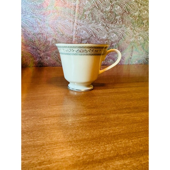 Vintage 3 1/8” footed cup Charleston by Lenox - Picture 7 of 10